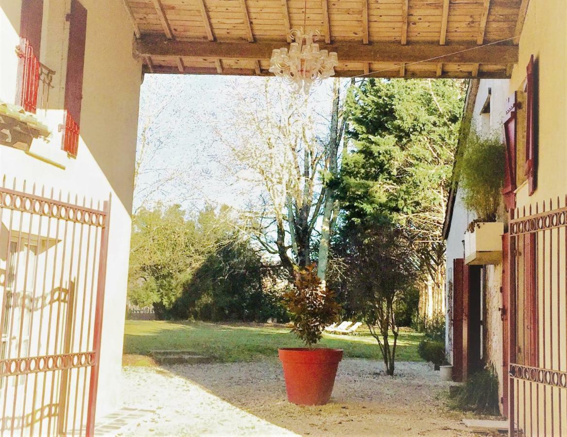 La Carreterie - Les Gites Pineuilh Bagian luar foto
